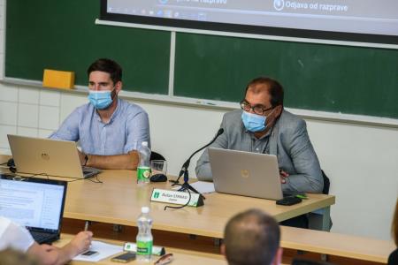 Občinski svet prisluhnil izčrpnemu poročilu predstavitvi projektov Občine Ivančna Gorica 8
